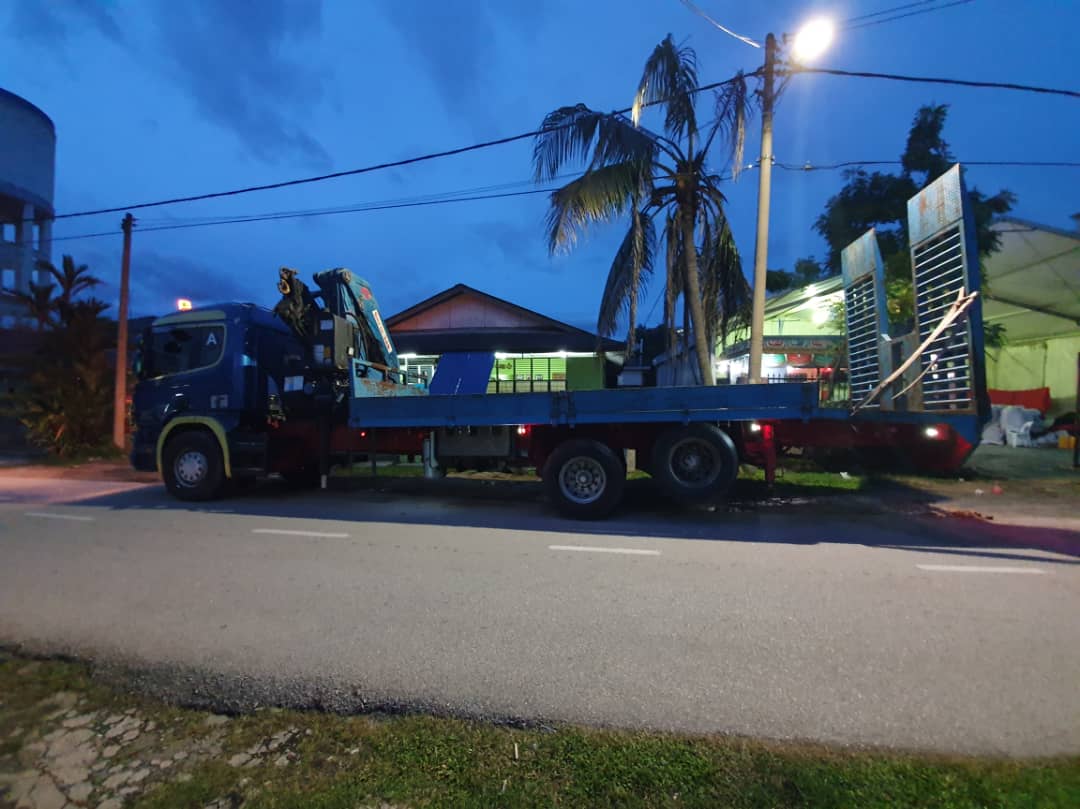 Self Loader with Crane